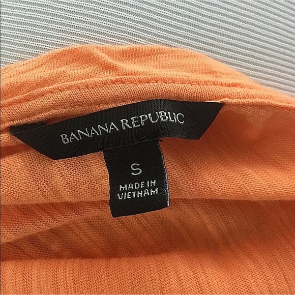 Banana Republic Slubbed Ruffle Hem V-Neck Tee - Picture 7 of 7